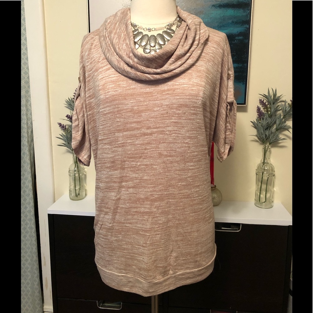 ❤️HP❤️Tan & White Cowl-neck Avenue Top